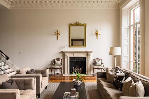 3 bedroom apartment to rent, London SW1X