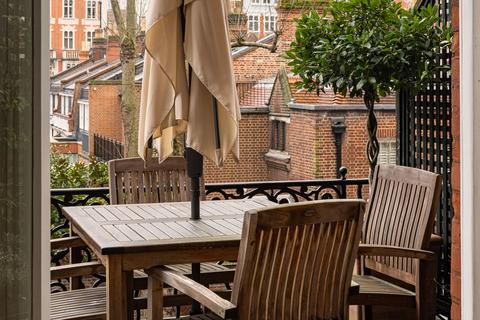 3 bedroom apartment to rent, London SW1X