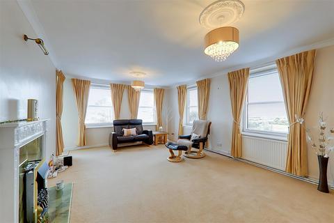 3 bedroom flat for sale, West Parade, Worthing BN11