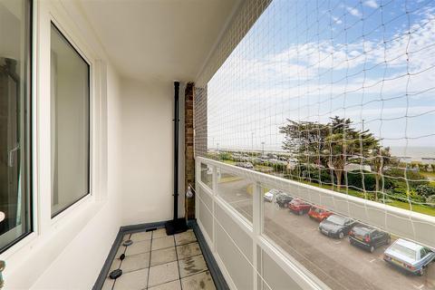 3 bedroom flat for sale, West Parade, Worthing BN11