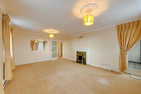 undefined, West Parade, Worthing BN11