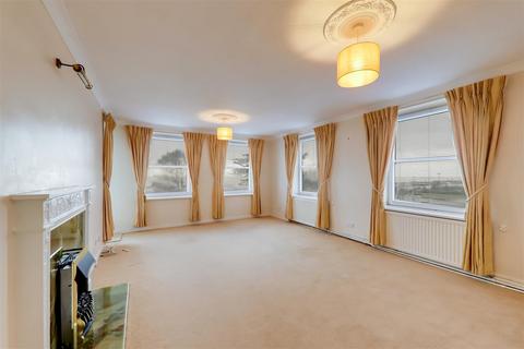 3 bedroom flat for sale, West Parade, Worthing BN11