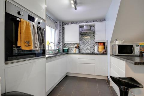 3 bedroom end of terrace house for sale, Fraisethorpe, Hull