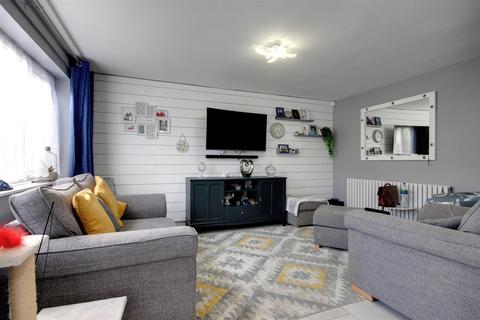 3 bedroom end of terrace house for sale, Fraisethorpe, Hull