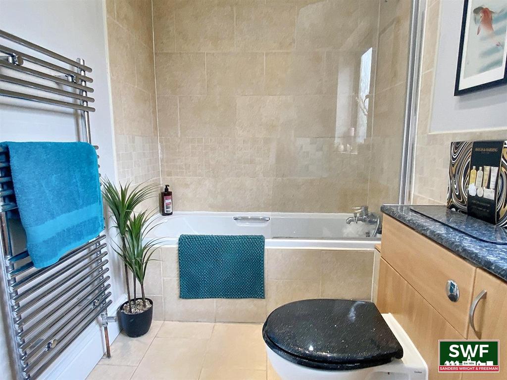 Bathroom4.jpg