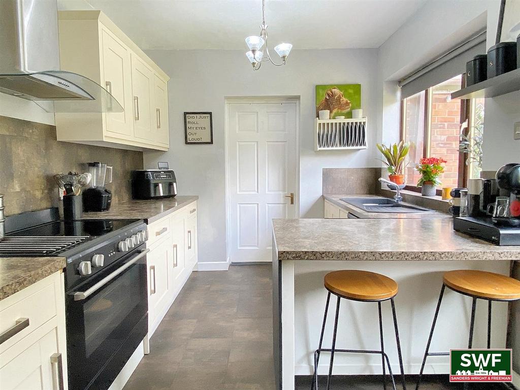 Kitchen4.jpg