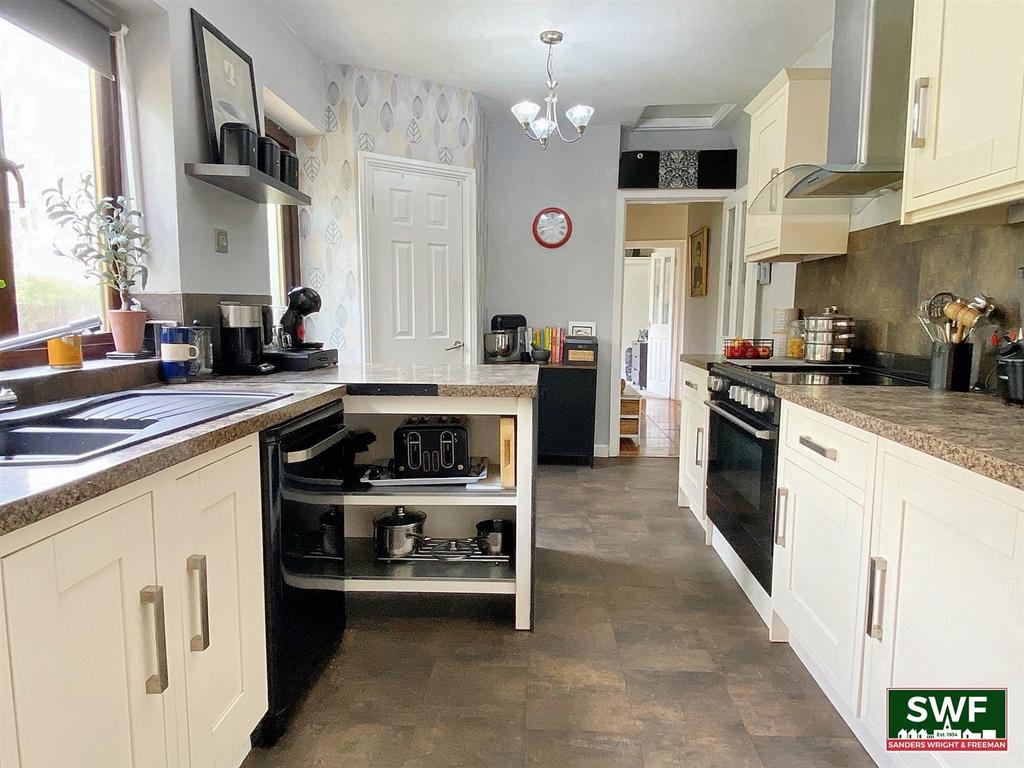 Kitchen5.jpg