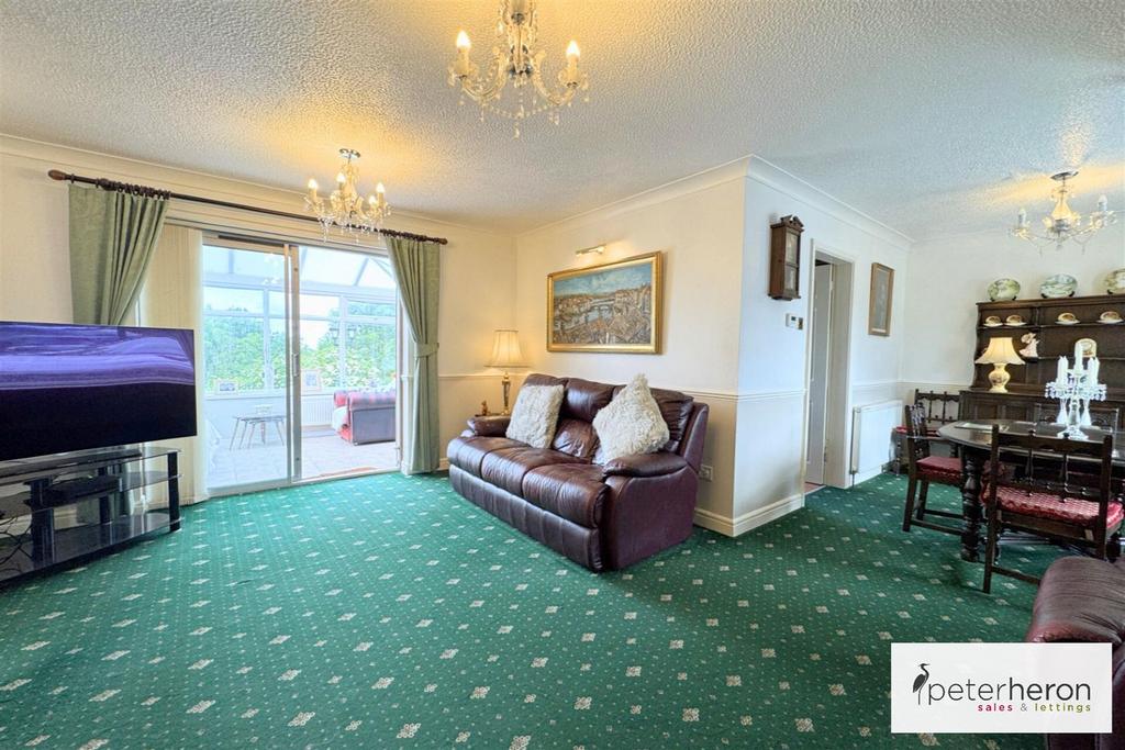 Lounge/Dining Room