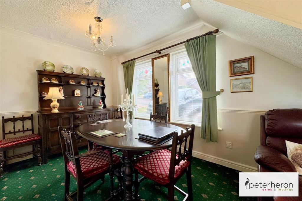 Lounge/Dining Room