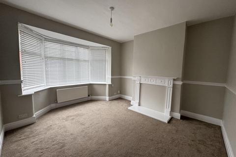 3 bedroom semi-detached house to rent, Gladstone Road, Altrincham