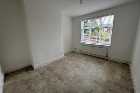 3 bedroom semi-detached house to rent, Gladstone Road, Altrincham