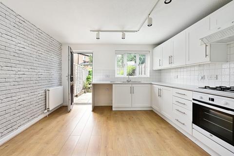 2 bedroom terraced house to rent, Warfield