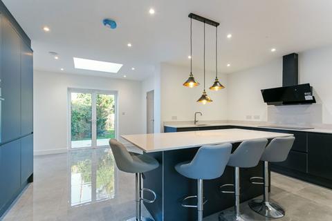 5 bedroom detached bungalow for sale, Lock Mead, Maidenhead SL6