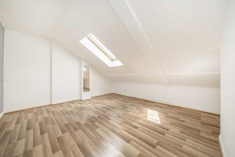 3 bedroom flat for sale, Church Road, London W3