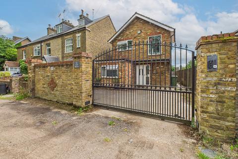 8a Park Road East, Uxbridge, UB10 0AQ