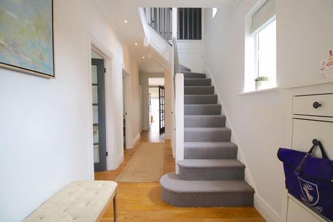4 bedroom house to rent, Parham Drive, Ilford IG2