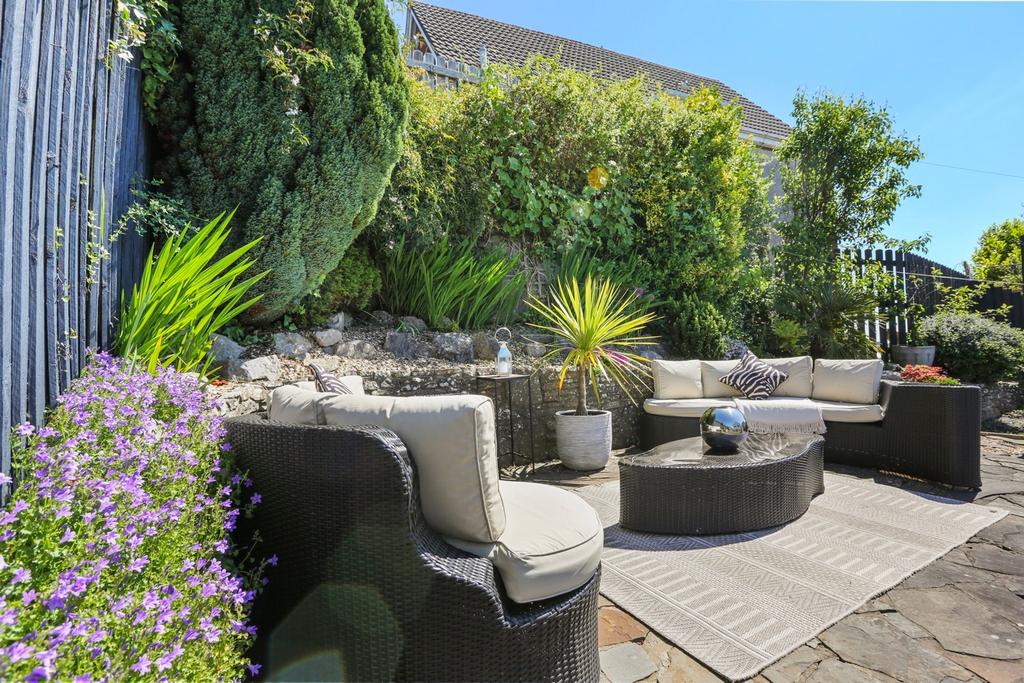 Upper patio area