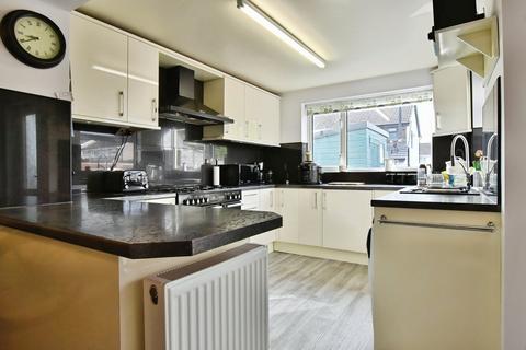 3 bedroom terraced house for sale, Links Road, High Peak SK23