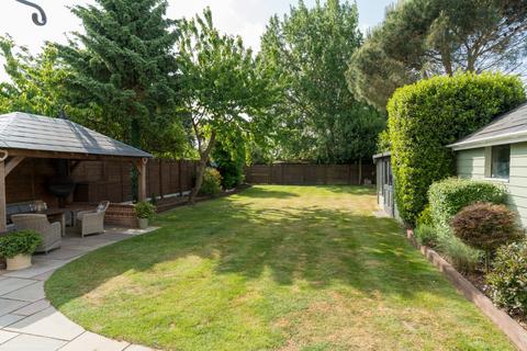 16 Drury Road, Colchester, CO2 7UX