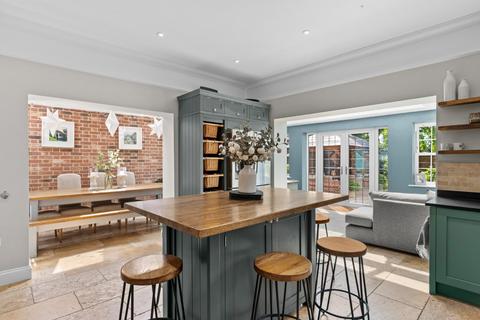 16 Drury Road, Colchester, CO2 7UX