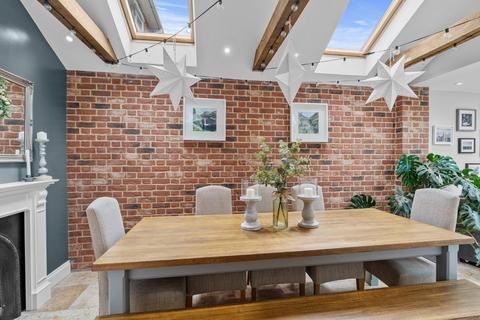 16 Drury Road, Colchester, CO2 7UX