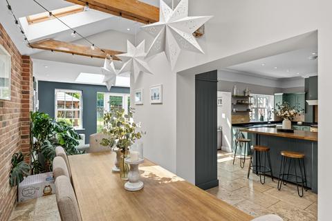 16 Drury Road, Colchester, CO2 7UX