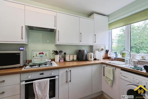 2 bedroom flat for sale, Birchcroft, Sheffield, S7