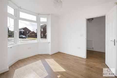 5 bedroom detached house for sale, Barkers Lane, Bedford