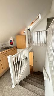 Studio to rent, The Grove, London N3