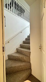 Studio to rent, The Grove, London N3