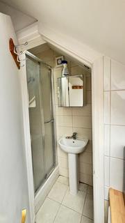 Studio to rent, The Grove, London N3