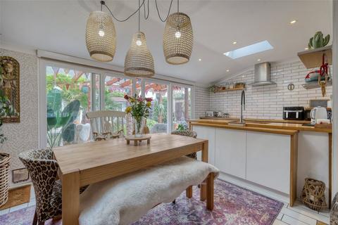 6 Beverley Gardens, Southend-on-sea, SS2 6RS