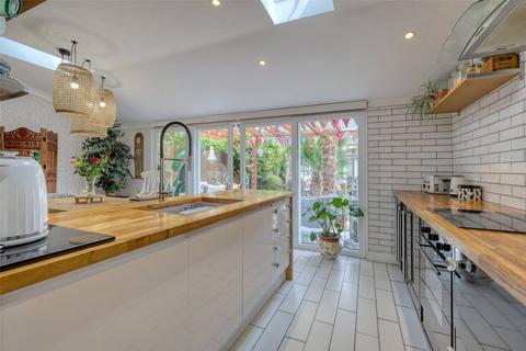 6 Beverley Gardens, Southend-on-sea, SS2 6RS