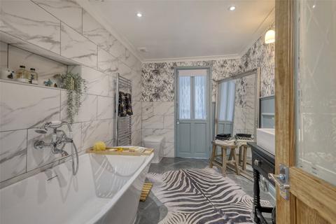 6 Beverley Gardens, Southend-on-sea, SS2 6RS