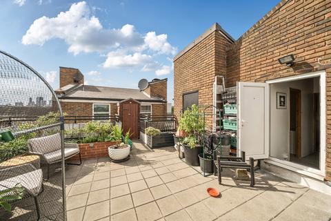 3 bedroom apartment for sale, Seaton Close, London