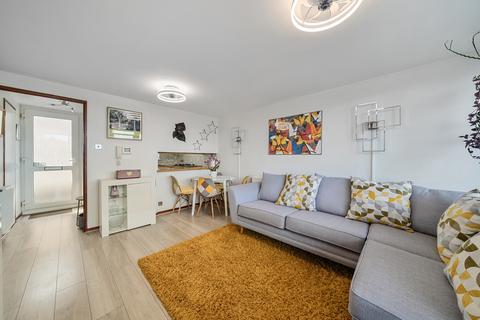 3 bedroom apartment for sale, Seaton Close, London