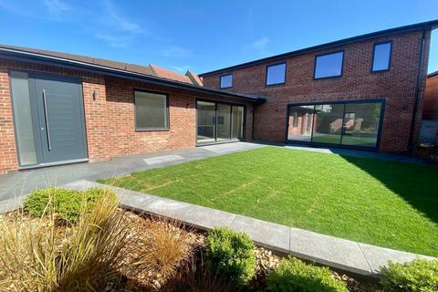 4 bedroom detached house for sale, Wallbridge Gardens, Frome, BA11