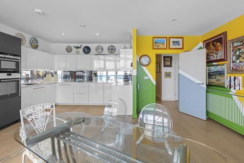 3 bedroom apartment for sale, River Gardens Walk Greenwich SE10