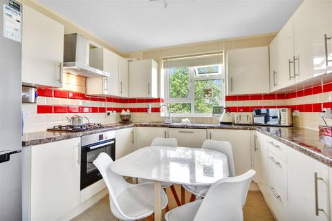 2 bedroom apartment for sale, Queen Elizabeths Close, London, N16