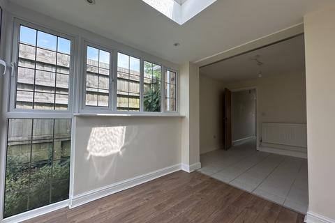 2 bedroom end of terrace house to rent, Holbury, SO45
