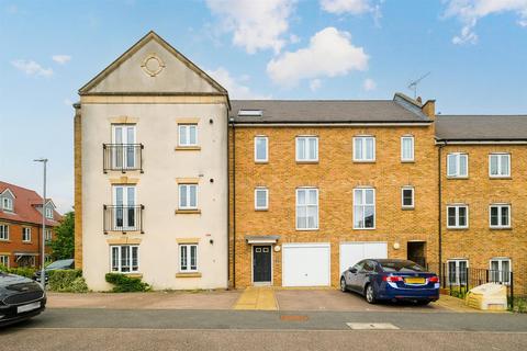 48 The Square, Loughton, IG10 3FE