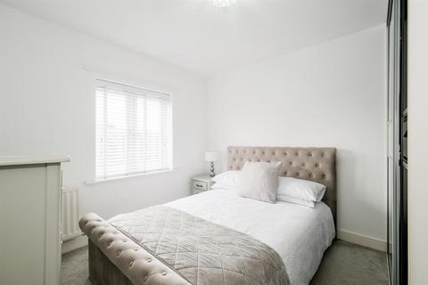 48 The Square, Loughton, IG10 3FE