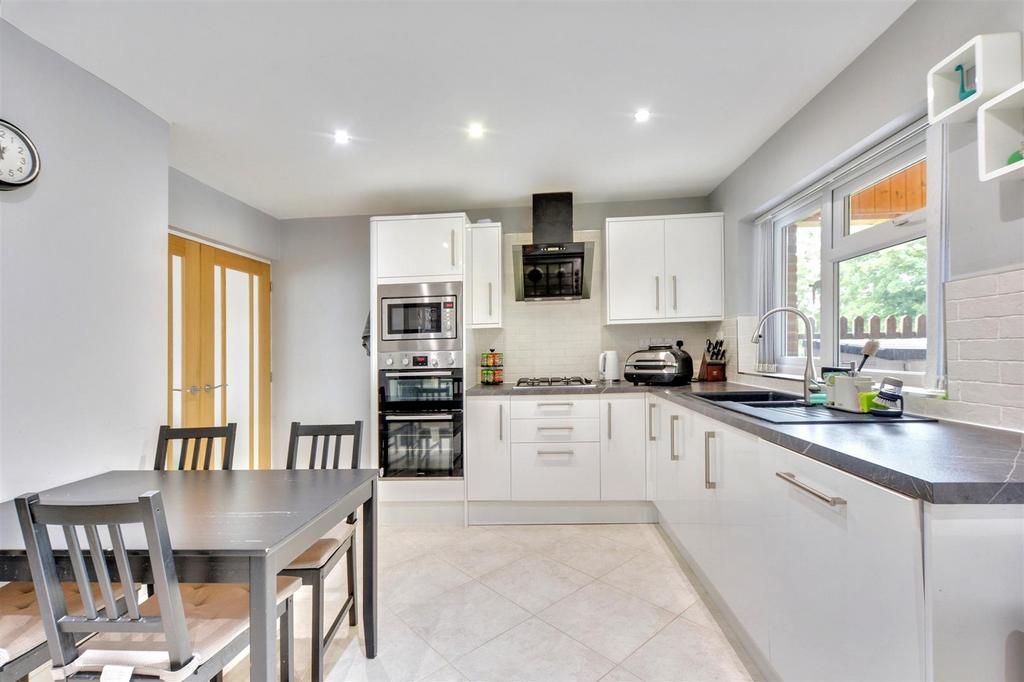 Kitchen 1.jpeg