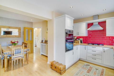 84 Rochford Way, Croydon, CR0 3AH
