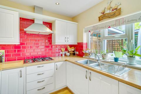 84 Rochford Way, Croydon, CR0 3AH