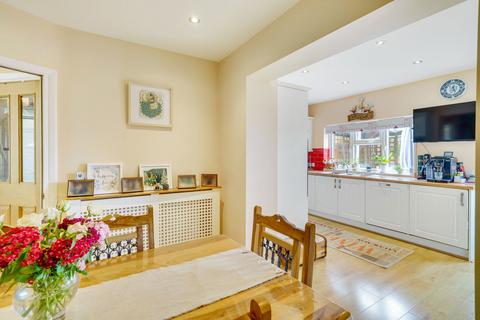 84 Rochford Way, Croydon, CR0 3AH