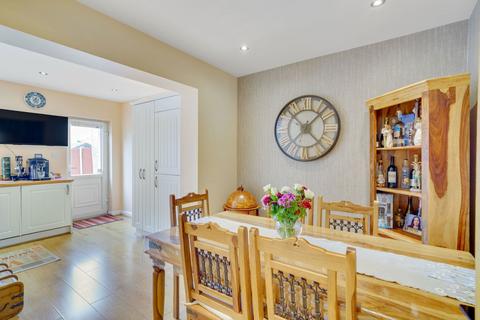 84 Rochford Way, Croydon, CR0 3AH