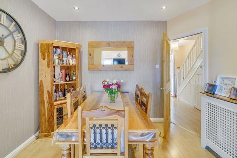 84 Rochford Way, Croydon, CR0 3AH