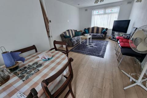 3 bedroom townhouse for sale, Martin Close, Leicester, LE4