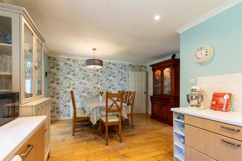 41 Abbey Lane, Errol, Perth, PH2 7GA